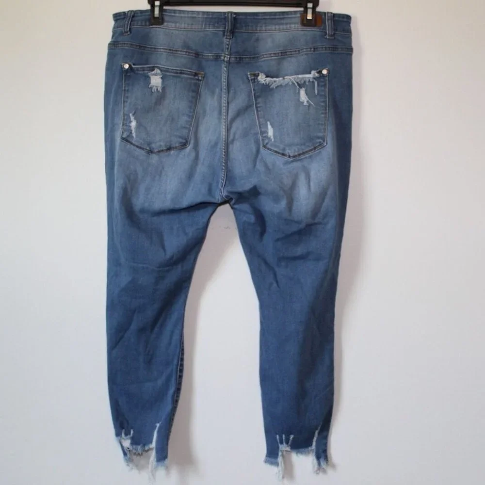 Judy Blue Mid Rise Cropped Fit Distressed Destroyed Jeans Plus Size 22W H13696 - Picture 7 of 11